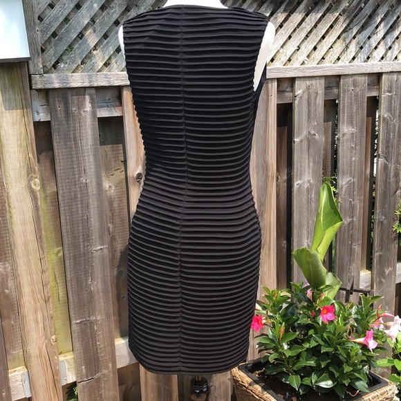 Calvin Klein size 8 black dress side zipper excellent condition - Picture 5 of 7